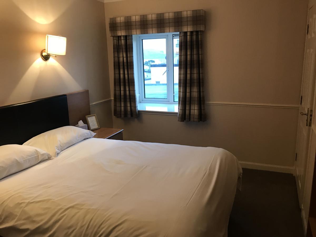 Caledonian Hotel ポートリー エクステリア 写真